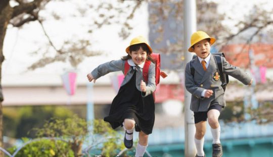 Anak-anak semangat berangkat sekolah/Blajar