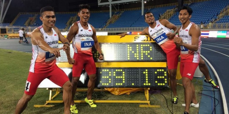 Tim lari estafet 100 meter putra Indonesia, Ahmad Fadlin, Hamid Iswandi, Eko Rimbawan, dan Yaspi Boby/Juara.net
