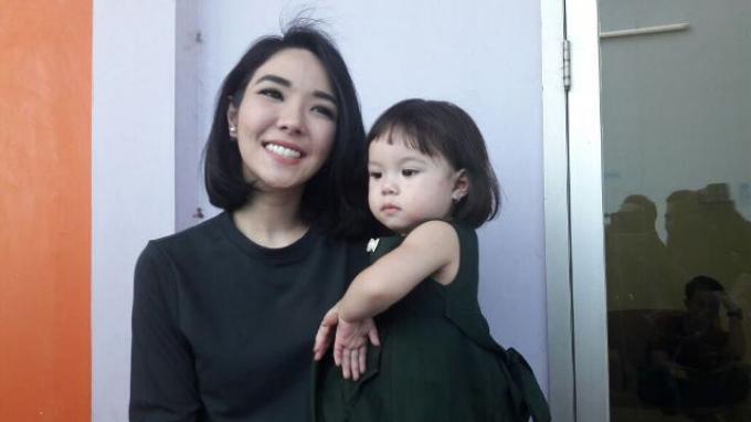 Gisel dan buah hatinya, Gempita/tribunews.com