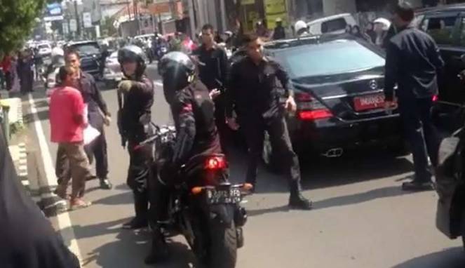 Presiden Jokowi di tengah jalan Kota Tasikmalaya. (Instagram)