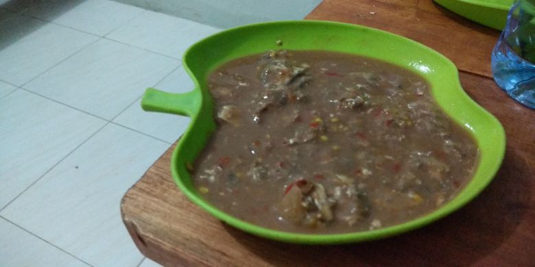 Kuliner khas Bangka, rusip. Rusip adalah kuliner dari ikan bilis yang difermentasi bersama garam, air kerak nasi dan diolah bersama bawang, jeruk kunci, cabai, dan gula. (KOMPAS.com / WAHYU ADITYO PRODJO)