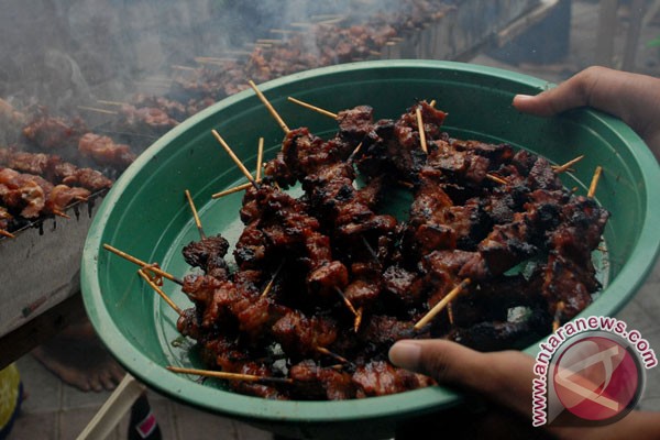 Sate kambing. (ANTARA FOTO/Syaiful Arif)